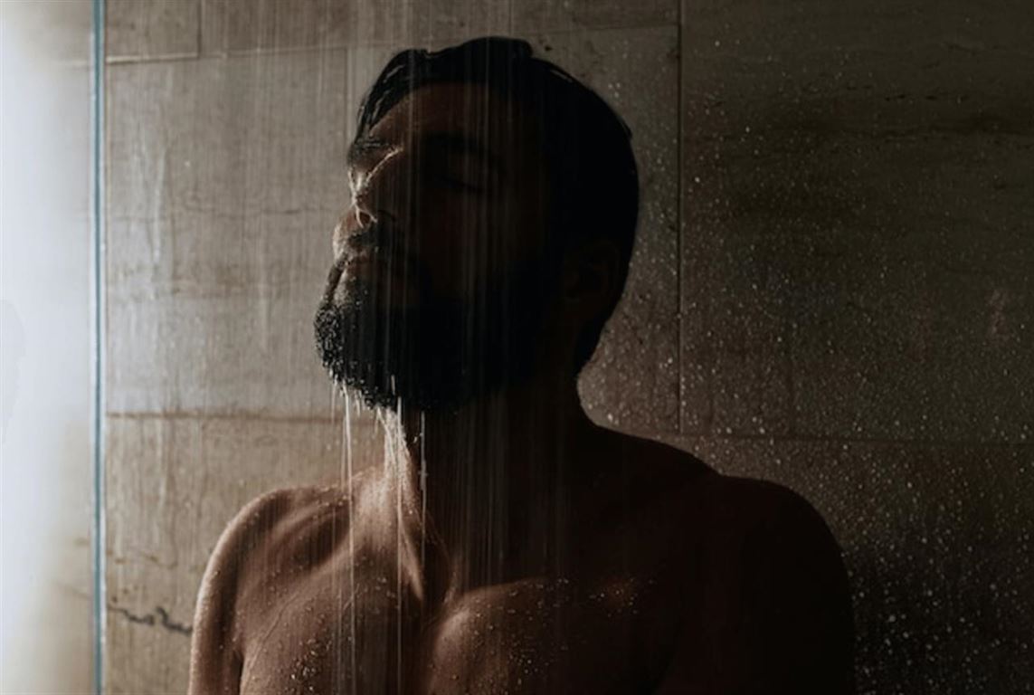 Med en vådrumsskraber holder dit badeværelse længere!