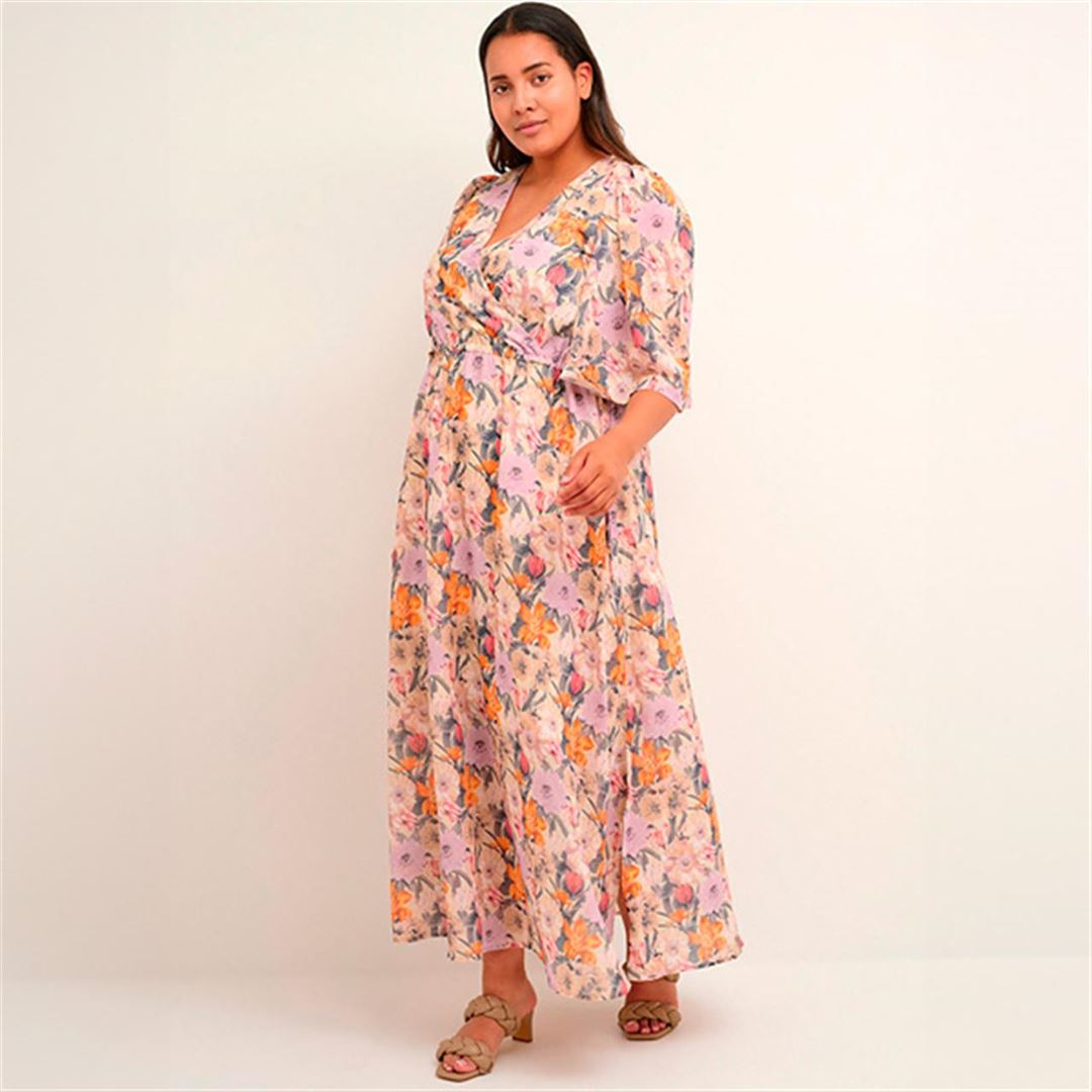 Find plus size kjoler med flotte farver og mønstre